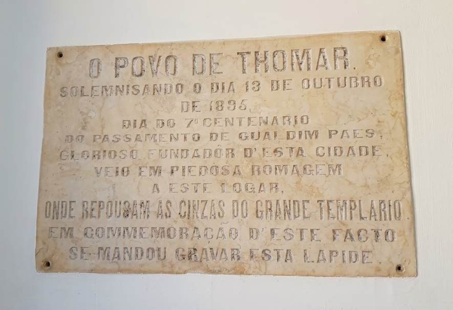 Lápide comemorativa erigida pelo Povo de Tomar em 1895